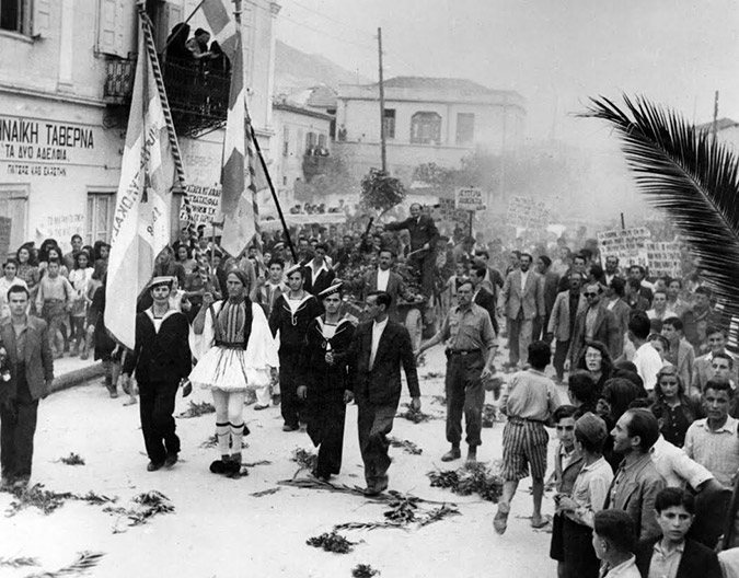 12 Οκτωβρίου 1944: Οι Γερμανοί αποχωρούν από την Αθήνα και υψώνεται ξανά η ελληνική σημαία στην Ακρόπολη [εικόνες]