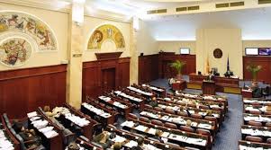 Σκόπια: Επέστρεψαν στην βουλή οι Αλβανοί βουλευτές