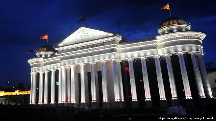 Γερμανικά ΜΜΕ για το “μουσείο” στα Σκόπια: “Θα βοηθήσει τους Σκοπιανούς να γίνουν ‘Μακεδόνες'”!