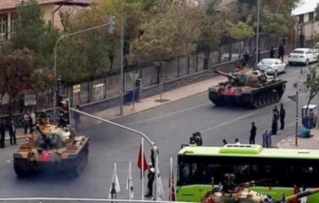Τουρκικά άρματα μάχης Μ48Α3ΤΤ στους δρόμους του κουρδικού Ντιγιάρμπακιρ