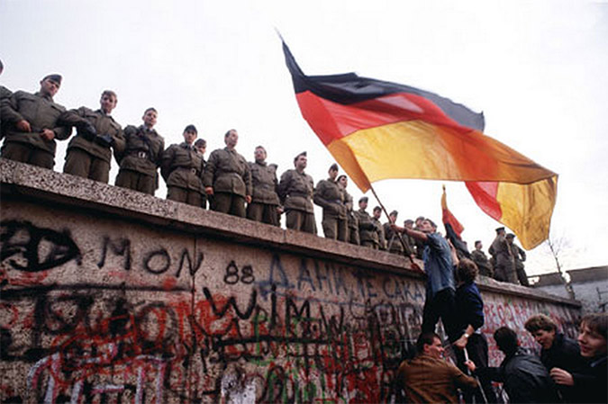 25 χρόνια από την πτώση του Τείχους του Βερολίνου και την αρχή του τέλους της Σοβιετικής Ένωσης [βίντεο]