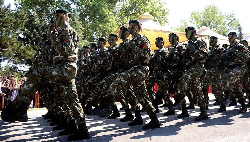 Επιπλέον επαγγελματίες στρατιώτες θα προσλάβουν τα Σκόπια