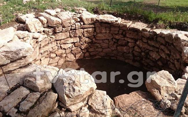 Βρέθηκε ασύλλητος μυκηναϊκός τάφος στην Άμφισσα (εικόνες & βίντεο)
