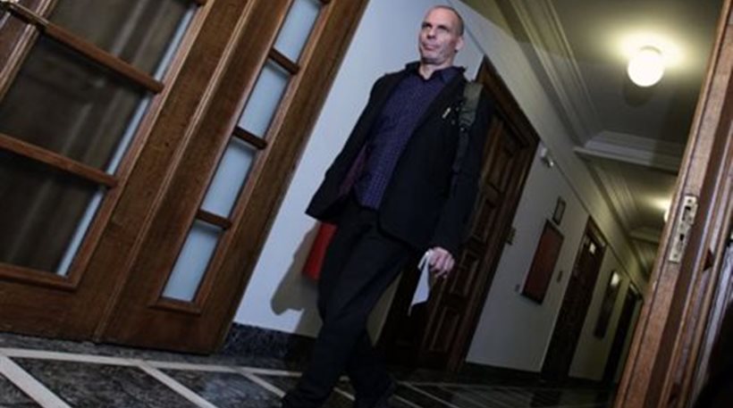 Guardian: “Η μπλόφα, τα λάθη και η αντικατάσταση του Γ. Βαρουφάκη”