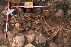 Προϊστορικός σκελετός αγκαλιασμένου ζευγαριού βρέθηκε στον Διρό! [εικόνες]