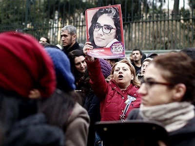 Τουρκία: Οργή από τη δολοφονία γυναίκας από τον ψυχασθενή σύζυγό της