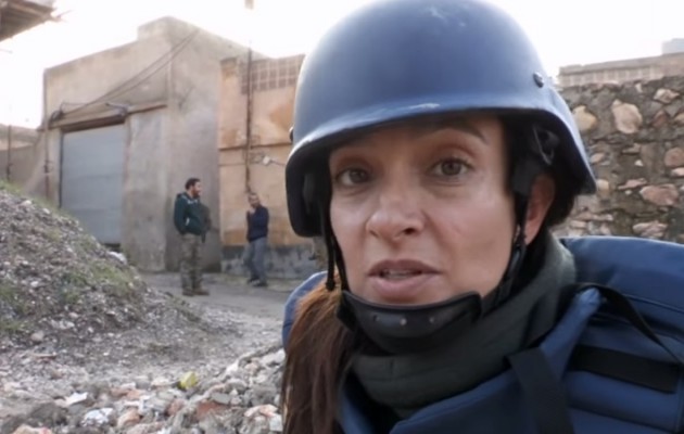 Κίκι Κινγκ: Η δημοσιογράφος που κατέγραψε τη μάχη μέσα στην Κομπάνι (βίντεο)