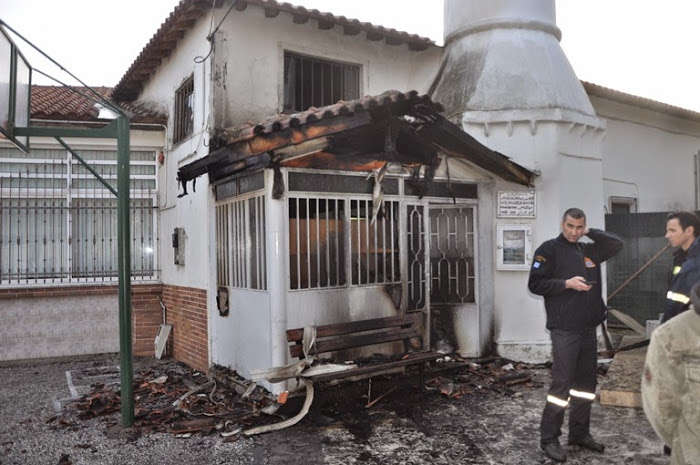 ΥΠΕΞ: “Βραχυκύκλωμα η φωτιά στο τζαμί” – Ένταση προκαλεί η Άγκυρα