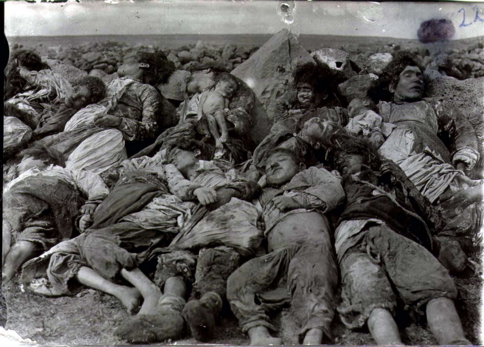 Απίστευτο θράσος από την Άγκυρα: “Ρωσία, Γαλλία και Βρετανία δολοφόνησαν τους Αρμένιους”