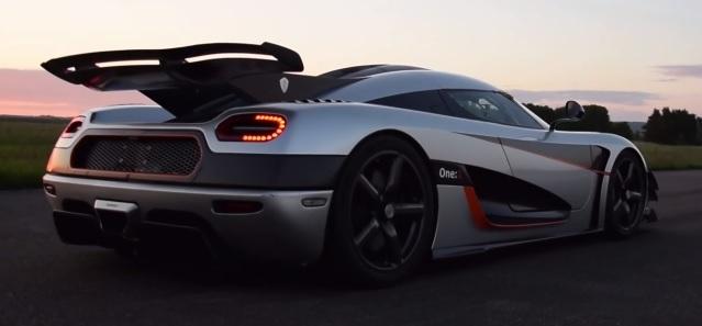 Ρεκόρ για Γκίνες – Η Koenigsegg One:1 «χτυπάει» 300 χλμ./ώρα σε 17,95”! [βίντεο]