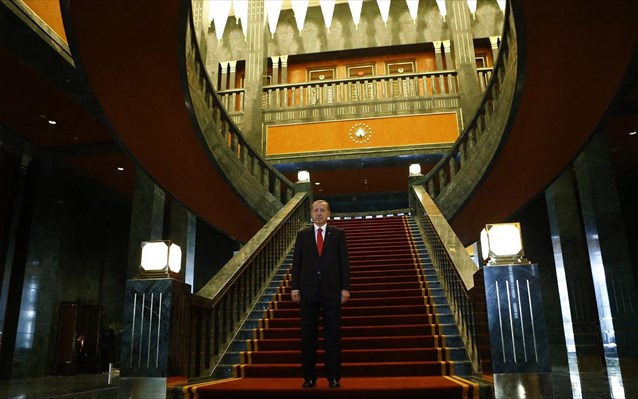 Ο πρόεδρος της Τουρκίας εγκαινίασε τεράστιο τέμενος μέσα στο χώρο του προεδρικού του μεγάρου