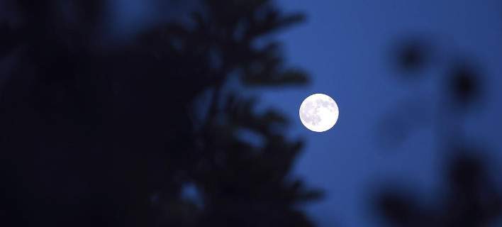 Το Blue Moon φωτίζει τη νύχτα – Η μαγευτική 2η πανσέληνος του Ιουλίου στον Αττικό ουρανό [εικόνες]