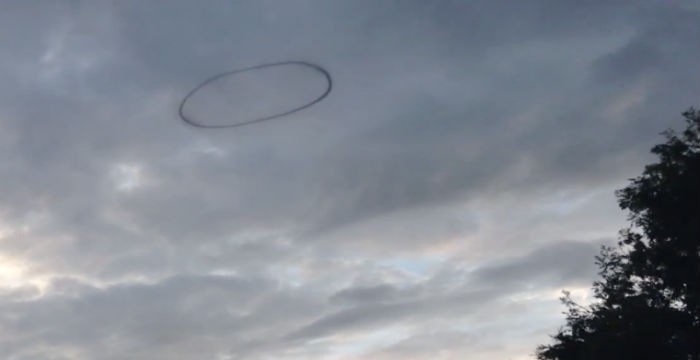 Μυστηριώδες μαύρο δαχτυλίδι εμφανίστηκε στον ουρανό του Νότιγχαμ [Βίντεο]
