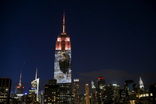 Συγκίνηση! Ο Σεσίλ στην πρόσοψη του Empire State Building! – Θεαματική πρωτοβουλία (εικόνες)