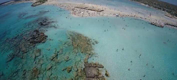 Καρέ που κόβουν την ανάσα: Το μαγευτικό Ελαφονήσι- Στιγμιότυπα από την εξωτική παραλία της Κρήτης (vid)