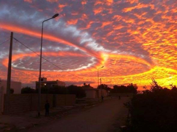 Μυστηριώδης σχηματισμός στον ουρανό της Τυνησίας [video]