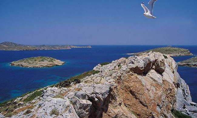 Πάλι με τα νησιά μας ασχολούνται τα τουρκικά ΜΜΕ: “Η Ελλάδα τα πουλάει”