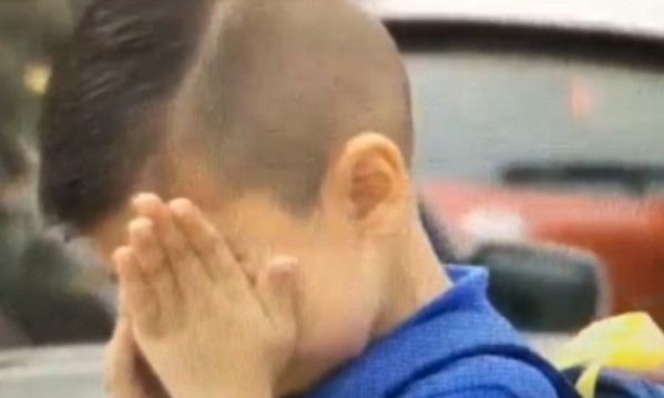 Πως δημοσιογράφος έκανε ένα 4χρονο να κλαίει [video]