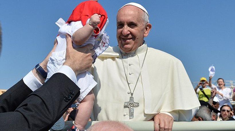 Πάπας Φραγκίσκος: “Οι ιερείς να συγχωρούν τις γυναίκες που κάνουν εκτρώσεις”