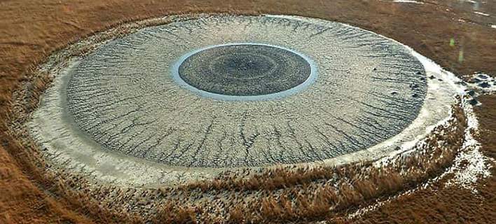 Ρωσία: Ηφαίστειο λάσπης μοιάζει με γιγάντιο ανθρώπινο μάτι [εικόνες]