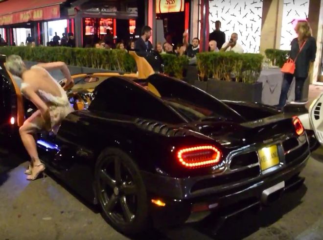 Η σέξι γυναίκα που οδηγεί την Koenigsegg Agera R σαν να την …κλέβει! [βίντεο]