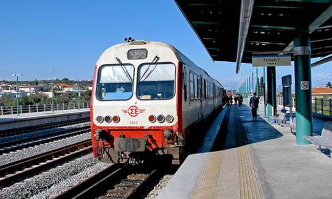 Λάρισα: Ακινητοποιήθηκε τρένο λόγω φωτιάς – Καθυστερήσεις στα δρομολόγια