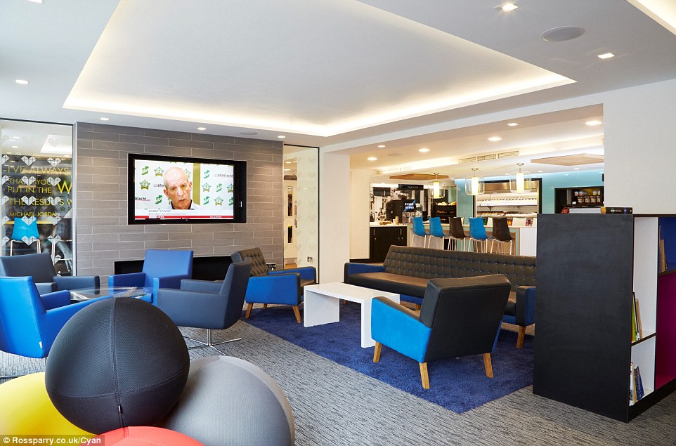 This seating area in the accommodation's main lobby allows student friends to meet up for a drink before heading out into Leeds