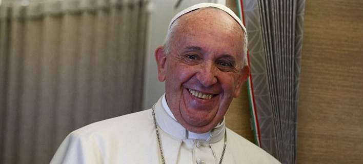 Μια απρόσμενη ερώτηση από δημοσιογράφο στον Πάπα…”Είστε καθολικός;”