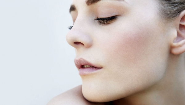 Πώς φεύγουν τα σημάδια και οι ουλές της ακμής;