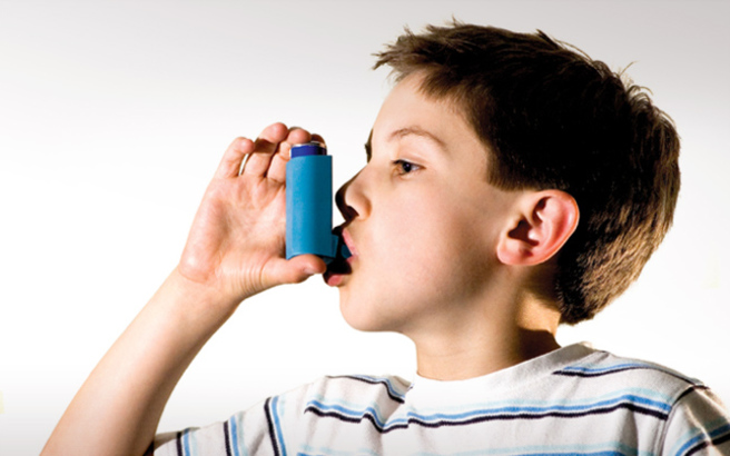 Τα εισπνεόμενα φάρμακα για το άσθμα “φρενάρουν” την σωματική ανάπτυξη