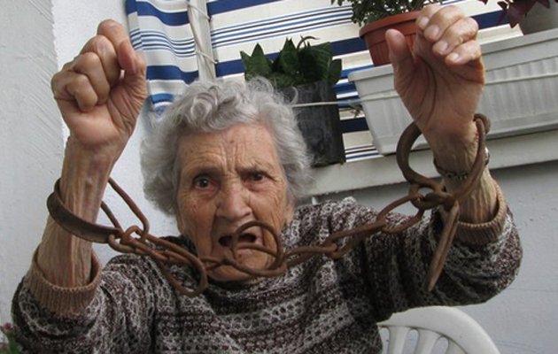 Πουλάει τρελά: Αυτή είνα η 94χρονη θεία που το Διαδίκτυο την έχει λατρέψει (φωτό)