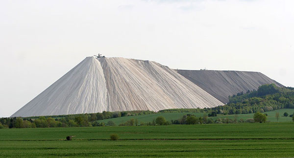 Ένα παράξενο βουνό από… αλάτι!! [φωτό]