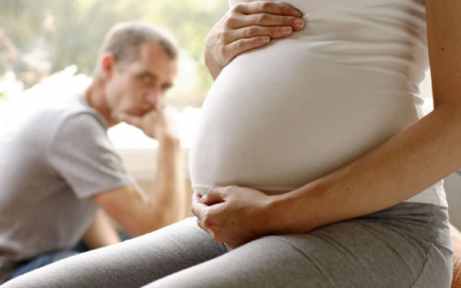 Εγκυμοσύνη μετά τα 35: Ποιοι είναι οι βασικοί κίνδυνοι