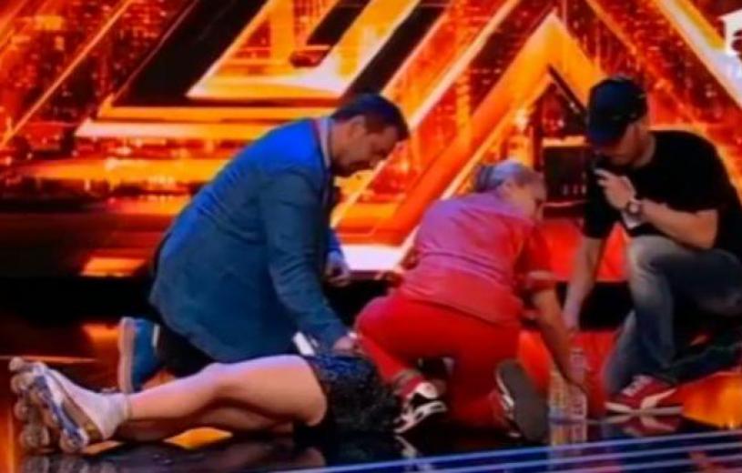 Διαγωνιζόμενη του X-Factor κατέρρευσε στη σκηνή μην αντέχοντας…(βίντεο)