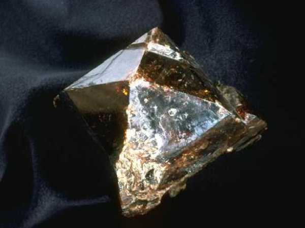 Ο αρχαιότερος κρύσταλλος της Γης “μίλησε”- Δείτε πριν πόσα χρόνια τελικά εμφανίστηκε ζωή στον πλανήτη! (φωτό)