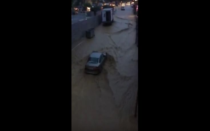 Κατακλυσμός στις Μοίρες Ηρακλείου: Παρασύρθηκαν οχήματα και βούλωσαν φρεάτια (βίντεο)