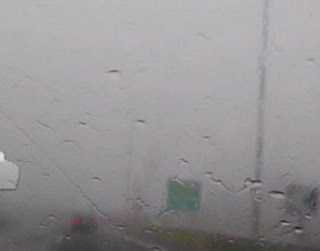 Ομίχλη και δυνατή βροχή μετά τη σήραγγα Αρτεμισίου – Δείτε το τρομακτικό βίντεο