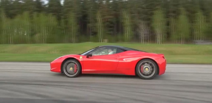 Δείτε τον εκπληκτικό αγώνα Ferrari 458 Italia vs Porsche 911 Turbo (βίντεο)