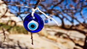 Υπάρχει το “κακό” το μάτι; Ποιος κάνει να ξεματιάζει; Ποιοι ματιάζονται εύκολα;