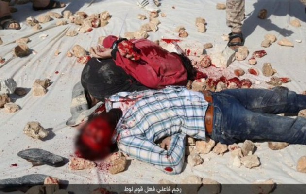 Το Ισλαμικό Κράτος λιθοβόλησε δύο ομοφυλόφιλους στο Χαλέπι (Σκληρές φωτό)