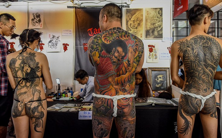 Φεστιβάλ για καλλιτέχνες του τατουάζ- Δείτε πως ζωγράφισαν όλο το κορμί τους (φωτό)