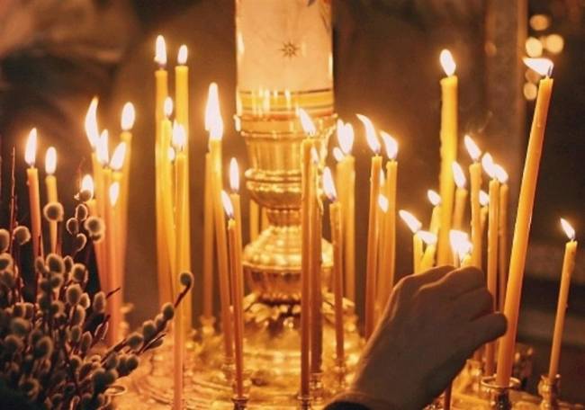 Γνωρίζετε για ποιο λόγο ανάβουμε κερί στην εκκλησία;