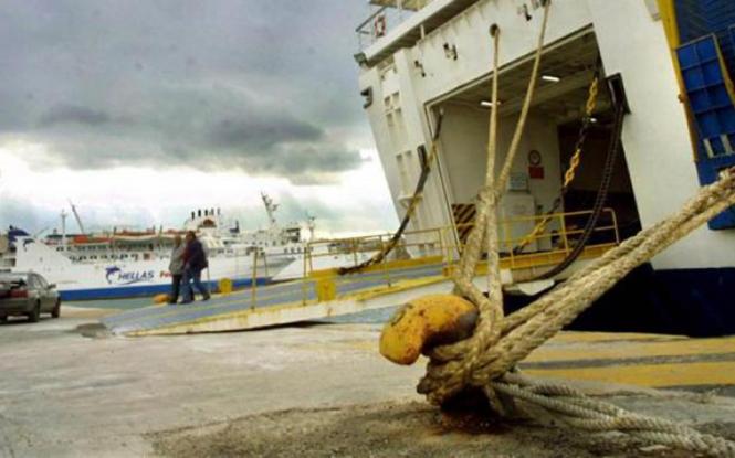 Κακοκαιρία: Απαγορευτικό απόπλου – Δεμένα τα πλοία στα λιμάνια