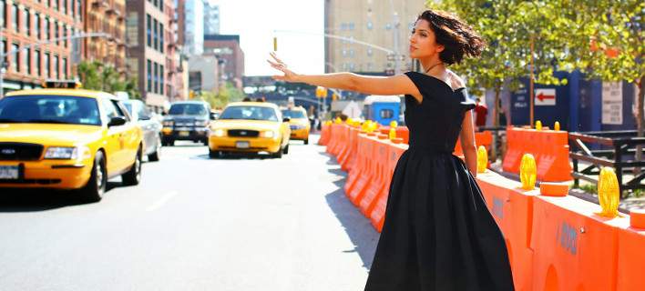 Μαθήματα στιλ από τις πρωτεύουσες της μόδας: Έτσι φοράνε το μαύρο φόρεμα (φωτο)
