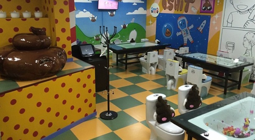 Ρωσία: Η πιο αηδιαστική καφετέρια με… τουαλέτες για καθίσματα!