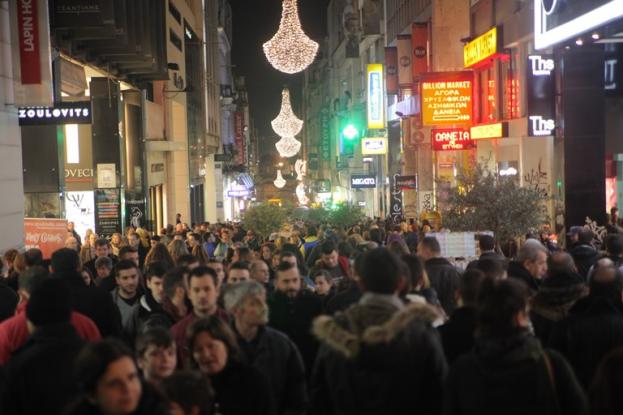 Πόσα θα ξοδέψουν οι Έλληνες τα Χριστούγεννα – Σε ποια χώρα οι καταναλωτές θα ξοδέψουν σχεδόν 900 ευρώ