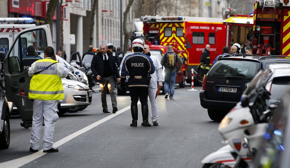 ΕΚΤΑΚΤΟ: Νέα έκρηξη και νέοι πυροβολισμοί στο Παρίσι αλλά ήταν  …πυροτεχνήματα!upd]