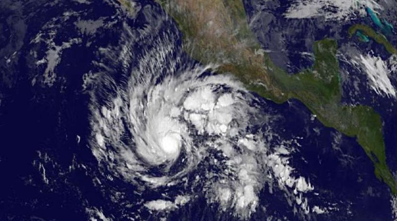 Tυφώνας Σάντρα: Πλησιάζει με ανέμους 193 χιλιομέτρων στις ακτές του Μεξικού