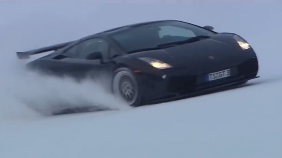 Μια Lamborghini Gallardo ”ξεσαλώνει” στις χιονισμένες πλαγιές της Αυστρίας (vid)