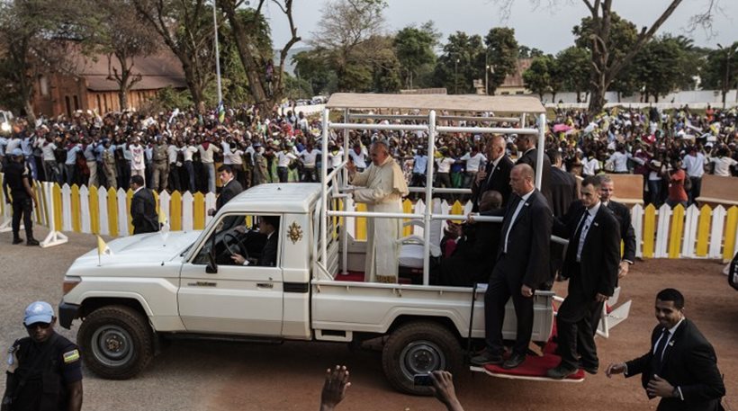 Αφρική: Ο Πάπας Φραγκίσκος συναντά μουσουλμάνους σε τζαμί